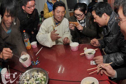 藏族学生喜迎藏历水龙新年