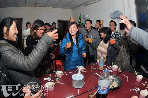 藏族学生喜迎藏历水龙新年