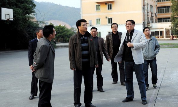 У��ί������������н�ʦ�������÷�����ԪУ��