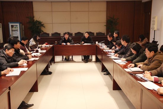 学院召开中心组学习扩大会议