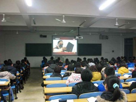 马克思主义学院：“感动中国”进课堂
