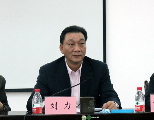 校党委中心组举行理论学习会