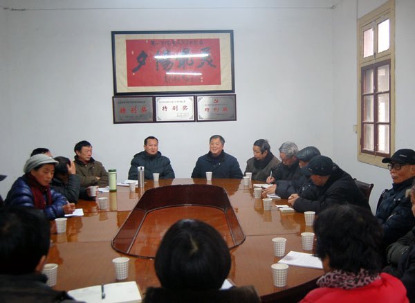 校领导到离退休工作处通报工作