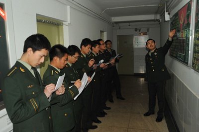 北京林业大学国防生板报设计评比活动展风采