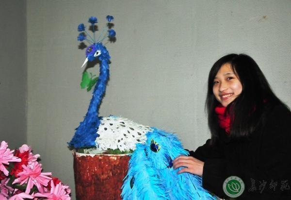 美术动画系学生纸艺作品展开展