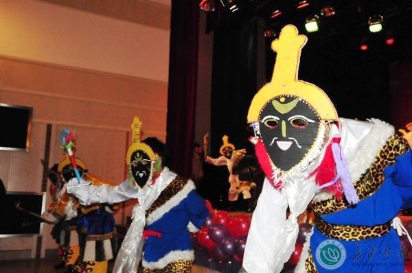 西藏班2012 藏历水龙新年联欢晚会剪影【组图】