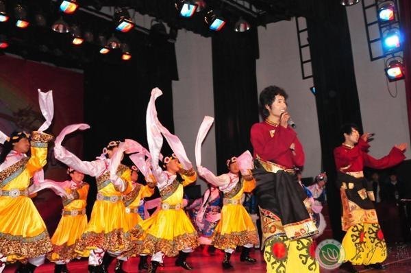 西藏班2012 藏历水龙新年联欢晚会剪影【组图】