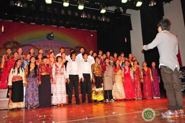 西藏班2012 藏历水龙新年联欢晚会剪影【组图】