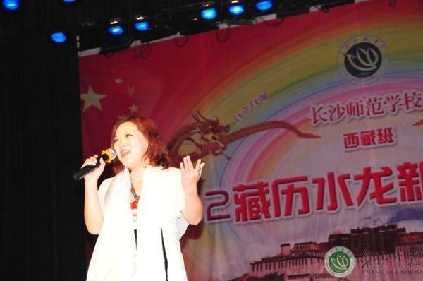 西藏班2012 藏历水龙新年联欢晚会剪影【组图】