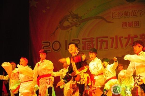 西藏班2012 藏历水龙新年联欢晚会剪影【组图】