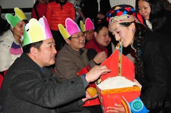 长沙师范学校师生共度藏历水龙新年