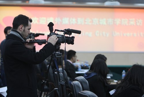 外交部组织境外媒体集体采访北京城市学院