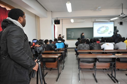 外交部组织境外媒体集体采访北京城市学院