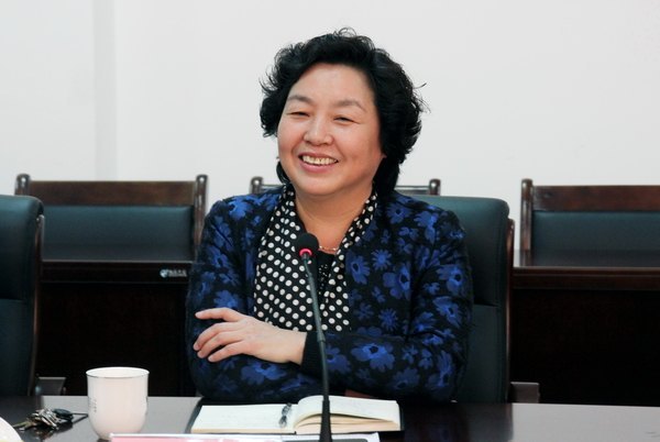 郑州市政协原主席杨惠琴一行来郑州职业技术学院考察