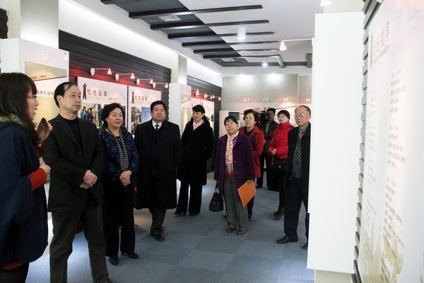 郑州市政协原主席杨惠琴一行来郑州职业技术学院考察