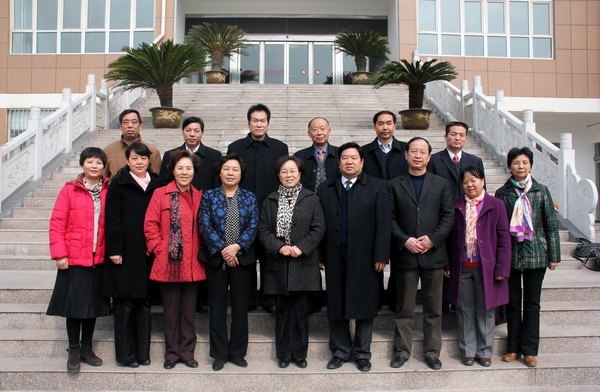 郑州市政协原主席杨惠琴一行来郑州职业技术学院考察