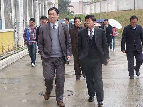 ���ݴ�ѧ�쵼���á���У���ؽ���У԰�Ļ����辭��