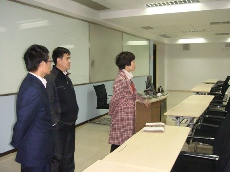 ���ù���ѧԺ������Ժ��һ��ǰ����ɽ��ѧ��̸������ѧ����