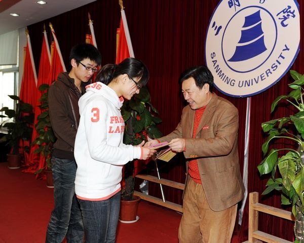 台商聂子文先生热心资助三明学院家庭经济困难学生