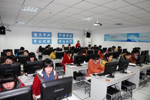 江苏省2012年普通高校财会类专业对口单招技能考试在江苏经贸职业技术学院举行