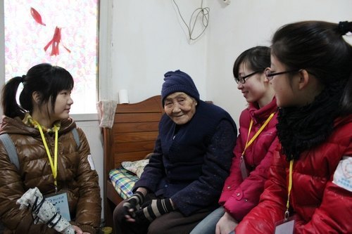 湖北工业大学青年志愿者深入校内外开展“学雷锋,促和谐”志愿服务活动