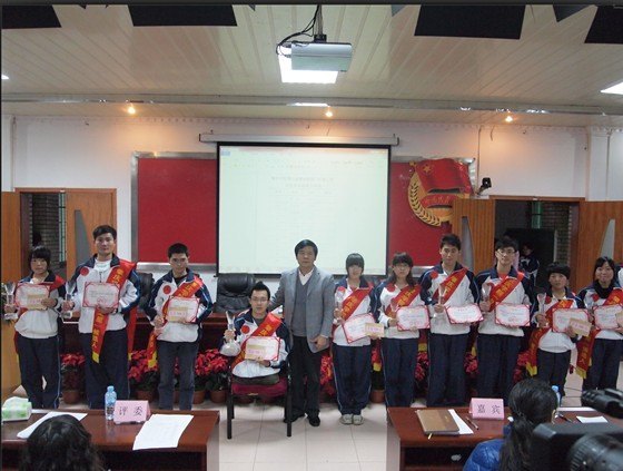 ��һ��У԰��ǿ֮����ӱ��������Ȼ��ǿ������˷���