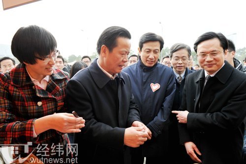 全省“学雷锋百万青年大行动”在武汉理工大学启动