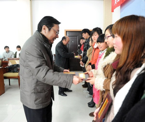 ��ɽѧԺ29��ͬѧ�ٻ��ʮ�Ľ�Т����ѧ��