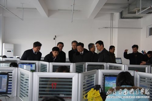 省教育厅人才培养工作评估回访专家组回访山东商务职业学院