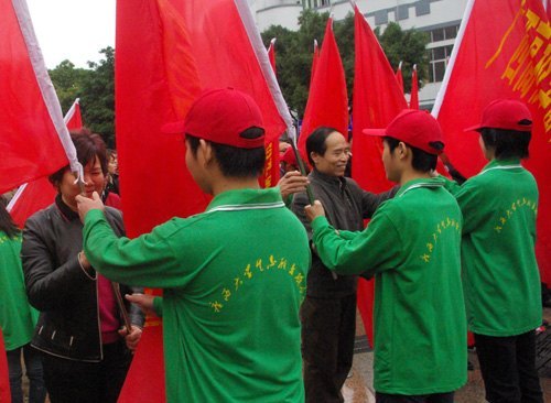 广西高校“学雷锋”活动启动——广西师范学院积极相应并派出重点服务队开展“学雷锋”活动