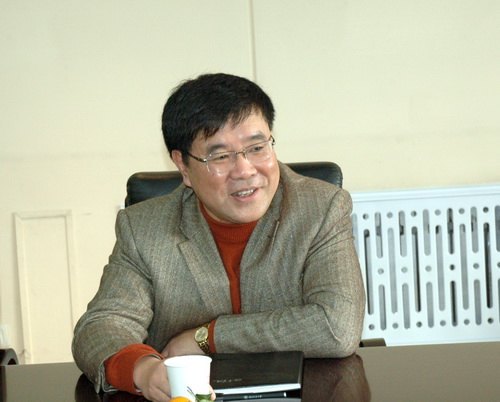 学校举行庆“三八”座谈会