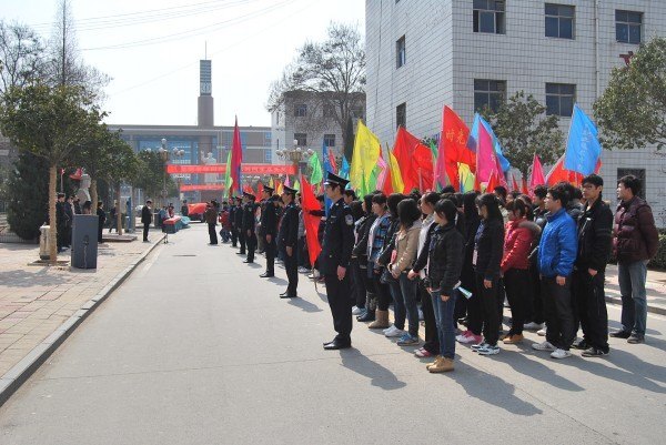 ֣��ְҵ����ѧԺ¡�ؾ��С�ѧ�׷���������ʽ