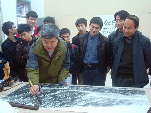 清华大学教授来校 与美术学院师生分享创作经验