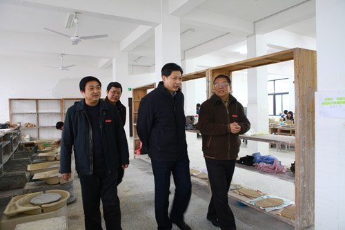 省发改委副主任叶柏青来景德镇陶瓷学院调研