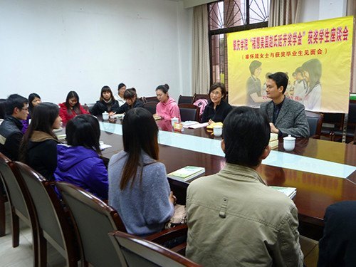 美国赵氏廷芳基金主席来校 看望并生勉励福慧学子