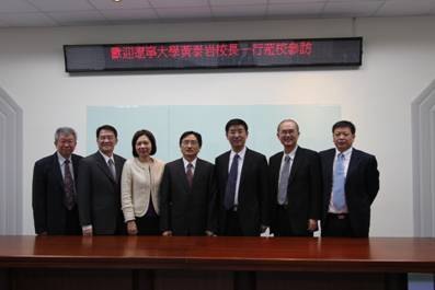 常务副校长黄泰岩应邀访问台湾中国文化大学和台湾世新大学