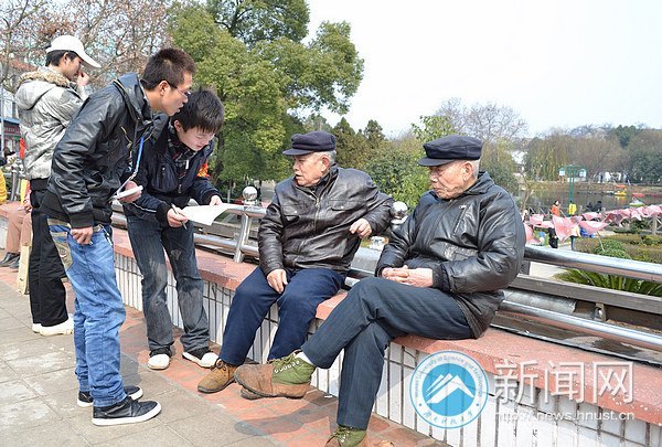 商学院“环保卫士”深入市区宣传“六不乱”