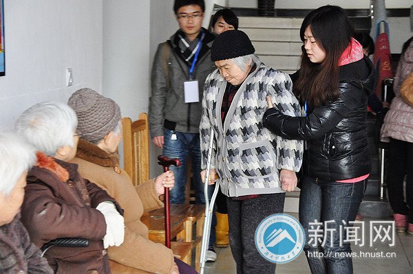 关爱孤寡老人 将爱进行到底