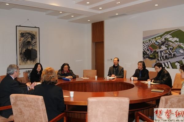 美国克瑞顿大学艺术与科学学院院长罗伯特教授访问南京艺术学院