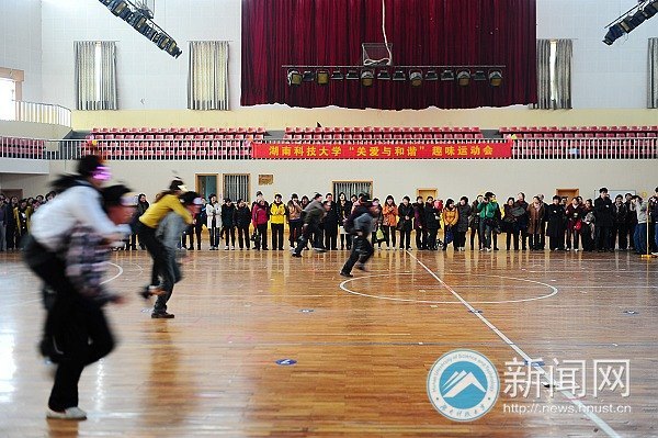 和谐春天里 趣味筑关爱