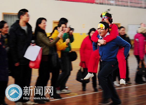 和谐春天里 趣味筑关爱