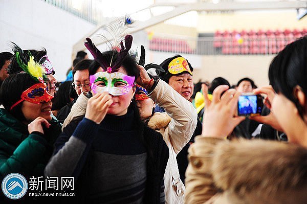 和谐春天里 趣味筑关爱