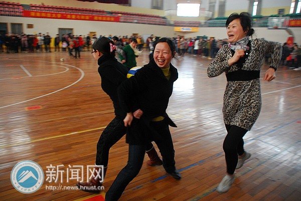 和谐春天里 趣味筑关爱