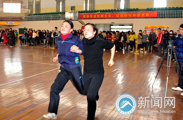 和谐春天里 趣味筑关爱