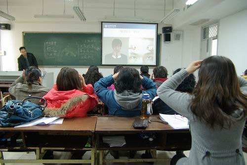 校工会举办庆“三八国际妇女节”讲座