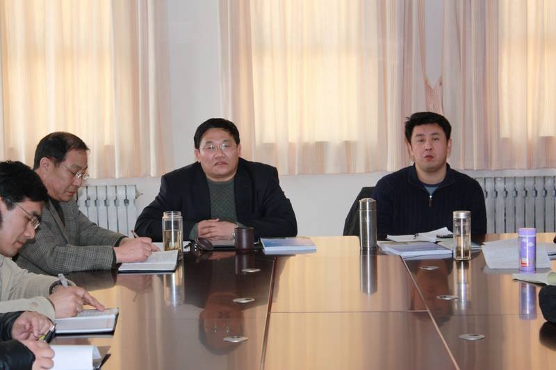学院召开辅导员学生工作交流会