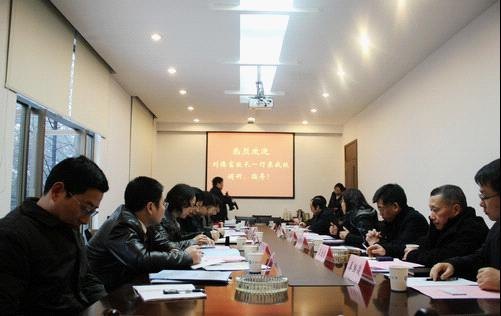 ���¸�У���ʶӸ����ϸ�У����ѧϰ