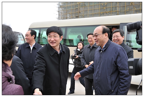 ����������ʡ��ί�������ǰ������У�������