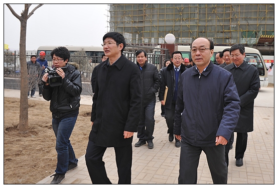 ����������ʡ��ί�������ǰ������У�������