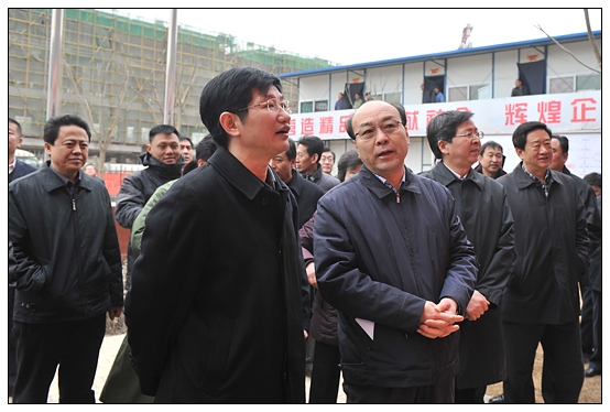 ����������ʡ��ί�������ǰ������У�������